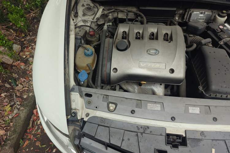 Used GAC Trumpchi GA5 2011 2.0L Automatic Elite Edition Engine Bay Right