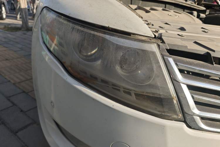 Used GAC Trumpchi GA5 2011 2.0L Automatic Elite Edition Right Front Headlight