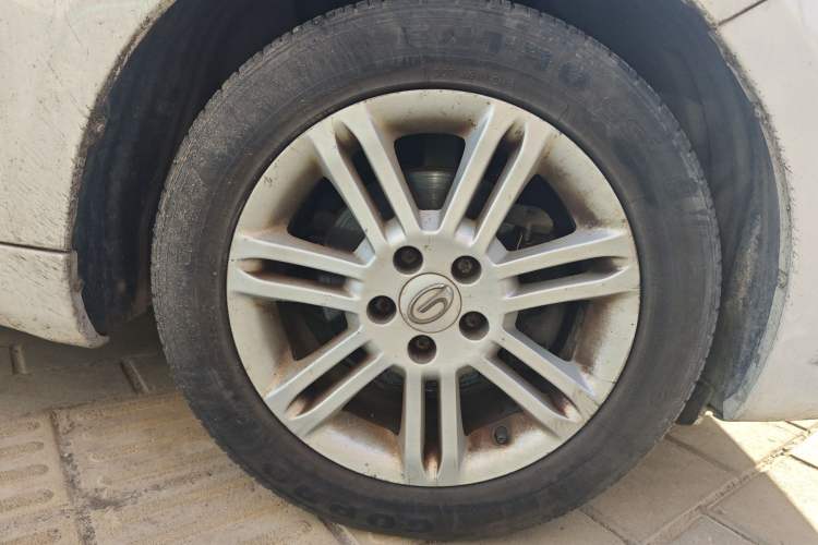 Used GAC Trumpchi GA5 2011 2.0L Automatic Elite Edition Right Front Wheel Hub