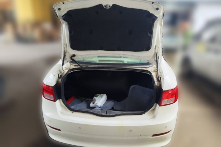 Used GAC Trumpchi GA5 2011 2.0L Automatic Elite Edition Trunk