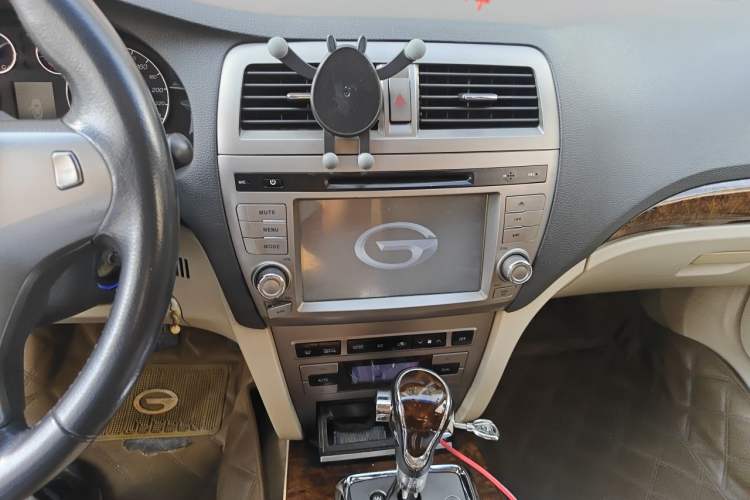 Used GAC Trumpchi GA5 2011 2.0L Automatic Elite Edition Audio And AC Panel