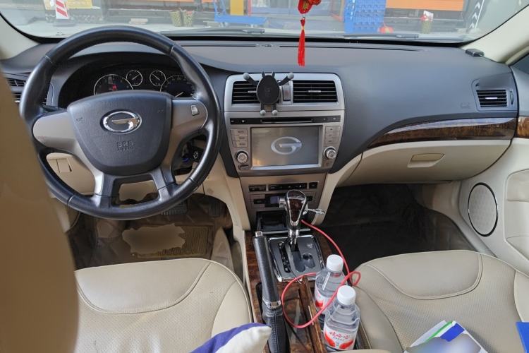 Used GAC Trumpchi GA5 2011 2.0L Automatic Elite Edition Center Console