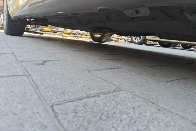 Used GAC Trumpchi GA5 2011 2.0L Automatic Elite Edition Chassis Front Right