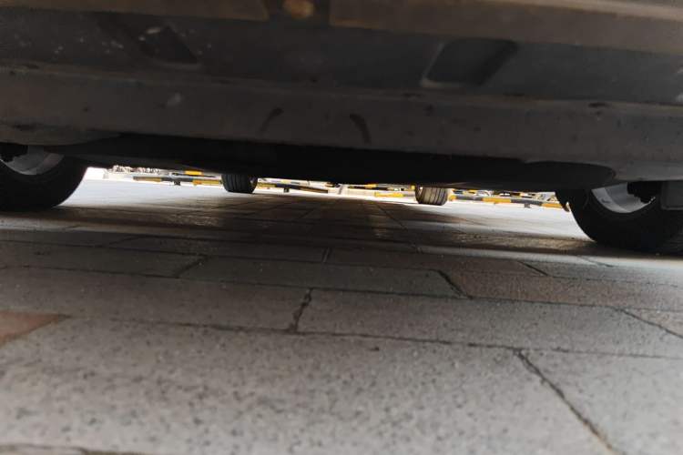 Used GAC Trumpchi GA5 2011 2.0L Automatic Elite Edition Chassis Front