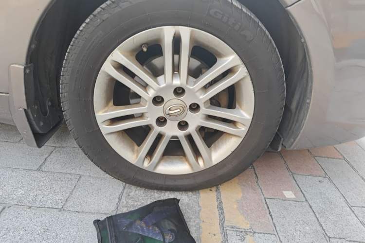 Used GAC Trumpchi GA5 2011 2.0L Automatic Elite Edition Right Front Wheel Hub
