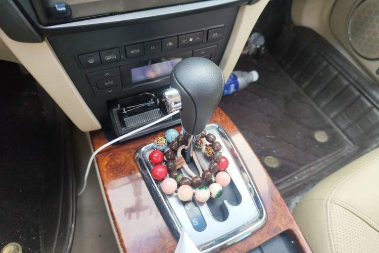 Used GAC Trumpchi GA5 2012 2.0L Automatic Elite Edition Gear Lever