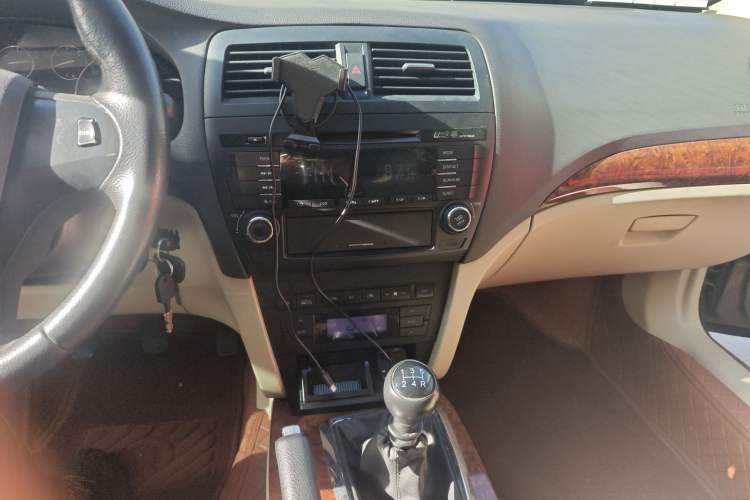 Used GAC Trumpchi GA5 2012 1.8L Manual Elite Model Audio And AC Panel