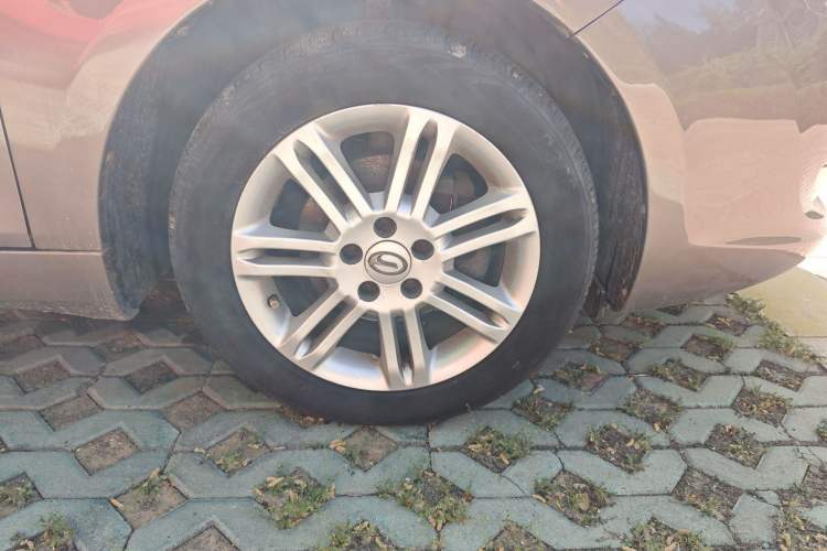 Used GAC Trumpchi GA5 2012 1.8L Manual Elite Model Right Front Wheel Hub