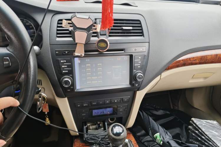 Used GAC Trumpchi GA5 2012 1.8L Manual Elite Model Audio And AC Panel