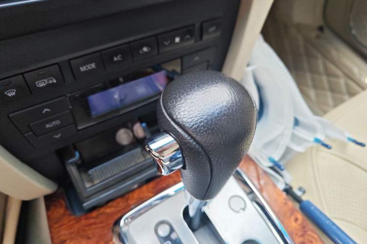Used GAC Trumpchi GA5 2012 1.8L Automatic Luxury Model Gear Lever