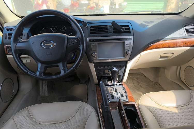 Used GAC Trumpchi GA5 2012 1.8L Automatic Luxury Model Center Console