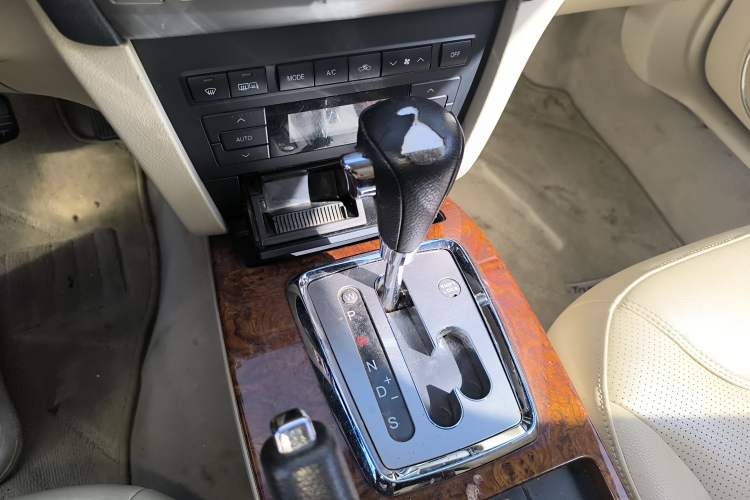 Used GAC Trumpchi GA5 2012 1.8L Automatic Luxury Model Gear Lever