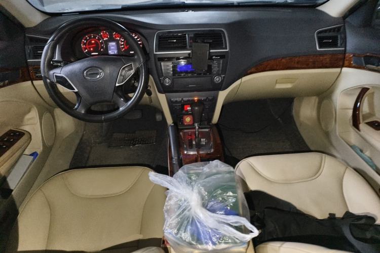 Used GAC Trumpchi GA5 2013 1.8L Automatic Luxury Model Center Console