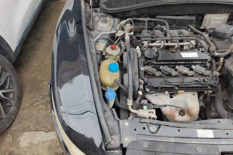 Used GAC Trumpchi GA5 2013 2.0L Automatic Elite Edition Engine Bay Right