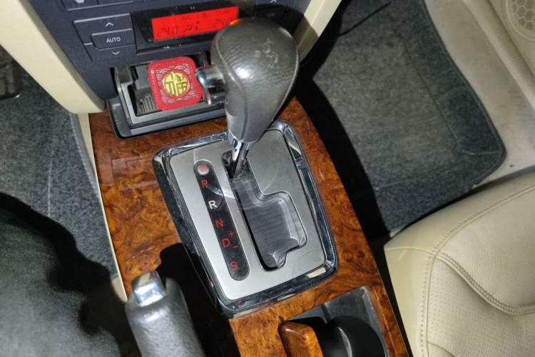 Used GAC Trumpchi GA5 2013 1.8L Automatic Luxury Model Gear Lever
