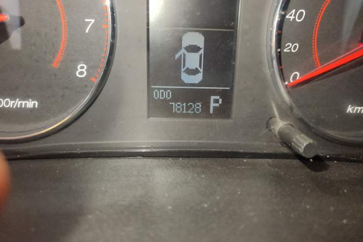 Used GAC Trumpchi GA5 2013 2.0L Automatic Elite Edition Odometer Close Up