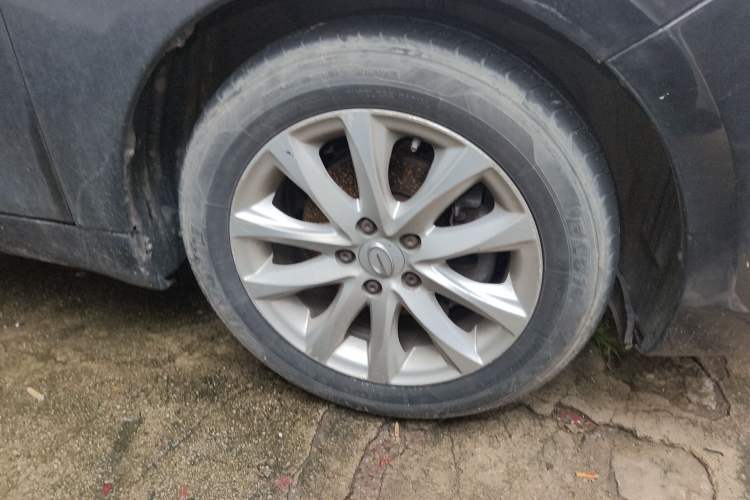 Used GAC Trumpchi GA5 2013 2.0L Automatic Elite Edition Right Front Wheel Hub