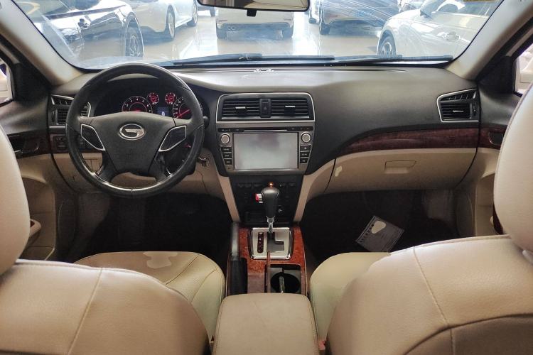 Used GAC Trumpchi GA5 2013 1.8L Automatic Luxury Model Center Console