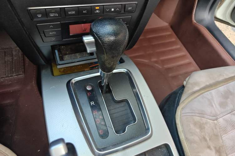 Used GAC Trumpchi GA5 2013 1.8T Automatic Comfort Edition Gear Lever