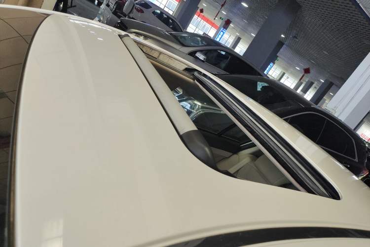 Used GAC Trumpchi GA5 2013 1.8L Automatic Luxury Model Roof
