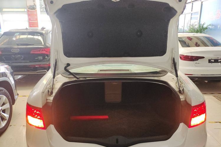 Used GAC Trumpchi GA5 2013 1.8L Automatic Luxury Model Trunk