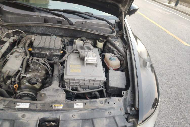 Used GAC Trumpchi GA5 2016 PHEV Elite Edition Engine Bay Left