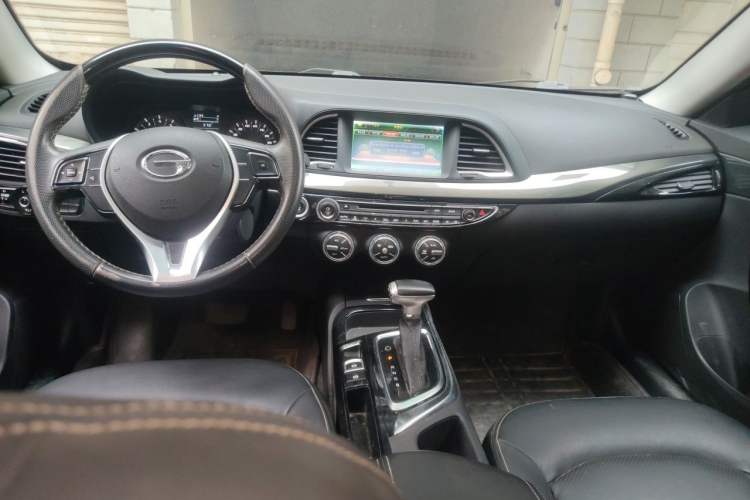 Used GAC Trumpchi GA6 2015 1.8T DCT Elite Model Center Console