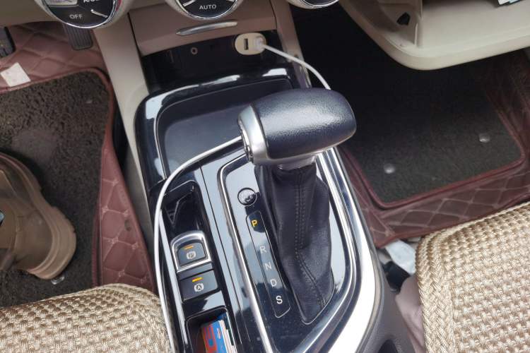 Used GAC Trumpchi GA6 2015 1.8T DCT Luxury Navigation Model Gear Lever
