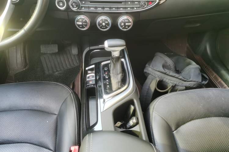Used GAC Trumpchi GA6 2015 1.8T DCT Luxury Navigation Model Gear Lever