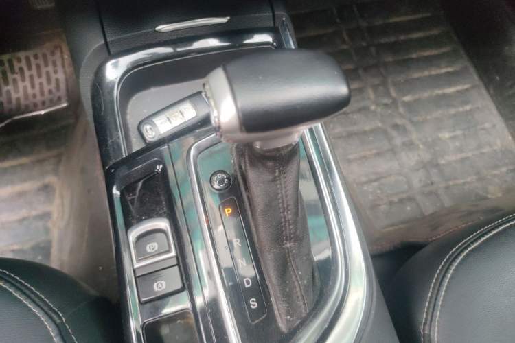 Used GAC Trumpchi GA6 2015 1.8T DCT Elite Model Gear Lever