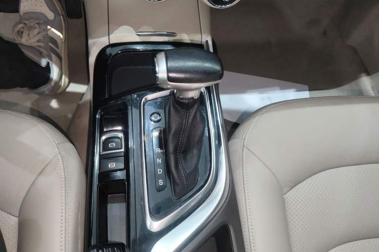 Used GAC Trumpchi GA6 2015 1.8T DCT Luxury Navigation Model Gear Lever