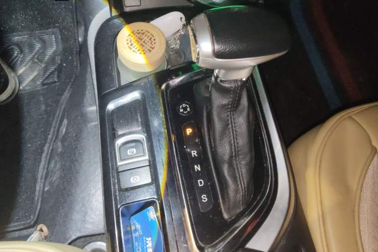 Used GAC Trumpchi GA6 2015 1.8T DCT Elite Model Gear Lever