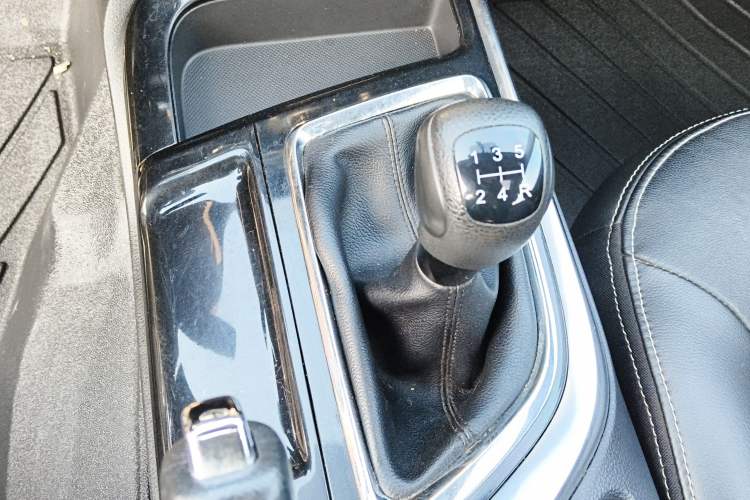 Used GAC Trumpchi GA6 2015 1.6T Manual Elite Model Gear Lever