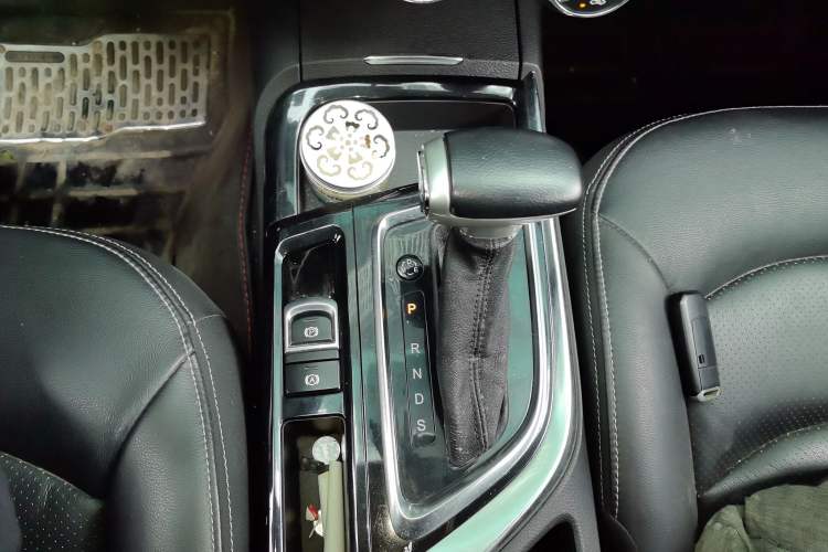 Used GAC Trumpchi GA6 2015 1.8T DCT Elite Model Gear Lever