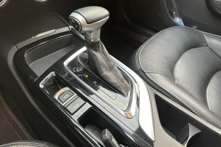 Used GAC Trumpchi GA6 2015 1.8T DCT Luxury Navigation Model Interior 5