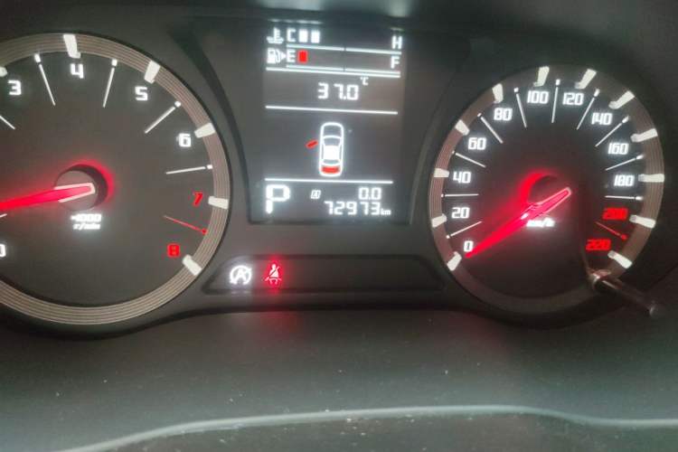 Used GAC Trumpchi GA6 2015 1.8T DCT Elite Model Odometer Close Up