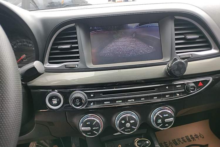Used GAC Trumpchi GA6 2015 1.8T DCT Luxury Navigation Model Audio And AC Panel