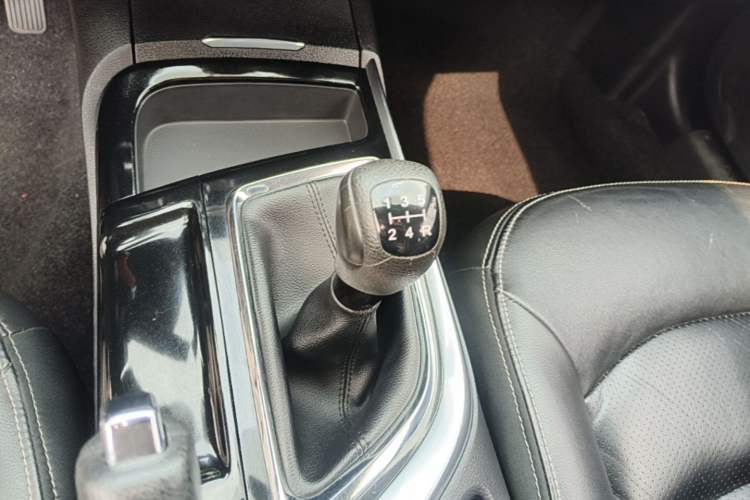 Used GAC Trumpchi GA6 2015 1.6T Manual Elite Model Gear Lever