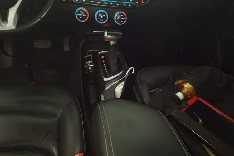 Used GAC Trumpchi GA6 2015 1.8T DCT Luxury Navigation Model Gear Lever