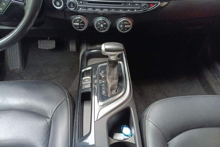 Used GAC Trumpchi GA6 2015 1.8T DCT Luxury Navigation Model Gear Lever