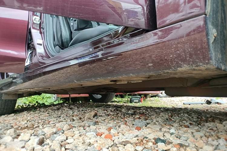 Used GAC Trumpchi GA6 2015 1.8T DCT Luxury Navigation Model Right Side Sill