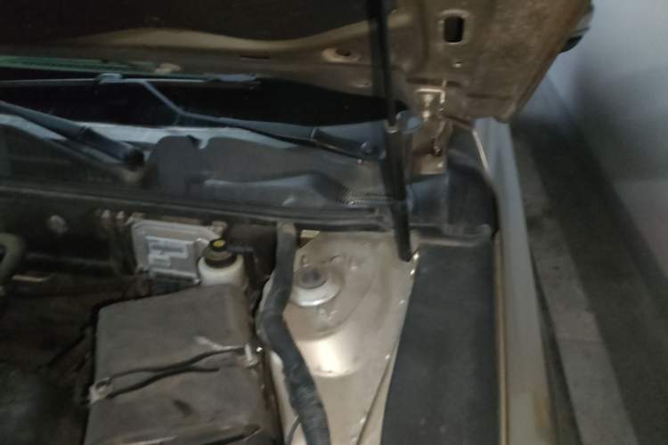 Used GAC Trumpchi GA6 2015 1.8T DCT Comfort Model Engine Bay Left