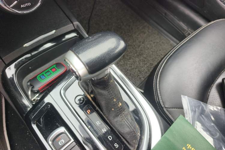 Used GAC Trumpchi GA6 2015 1.8T DCT Luxury Navigation Model Gear Lever