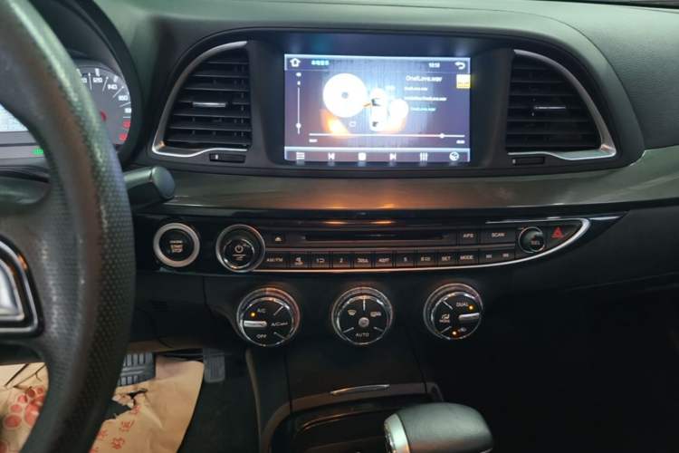 Used GAC Trumpchi GA6 2015 1.8T DCT Elite Model Audio And AC Panel