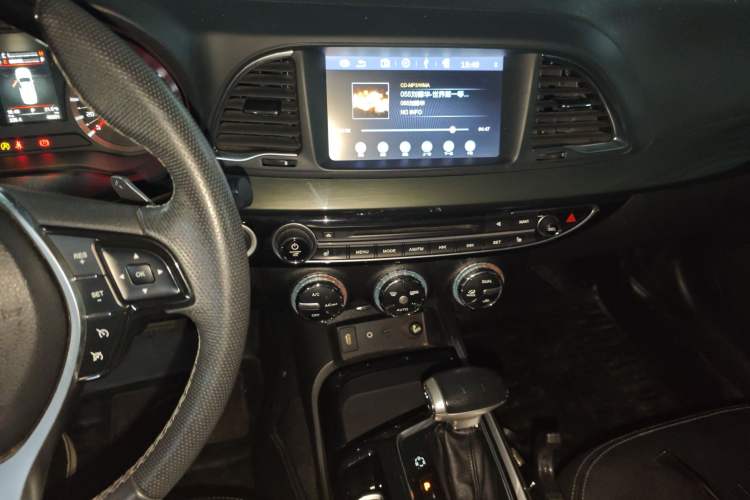 Used GAC Trumpchi GA6 2015 1.8T DCT Luxury Navigation Model Audio And AC Panel