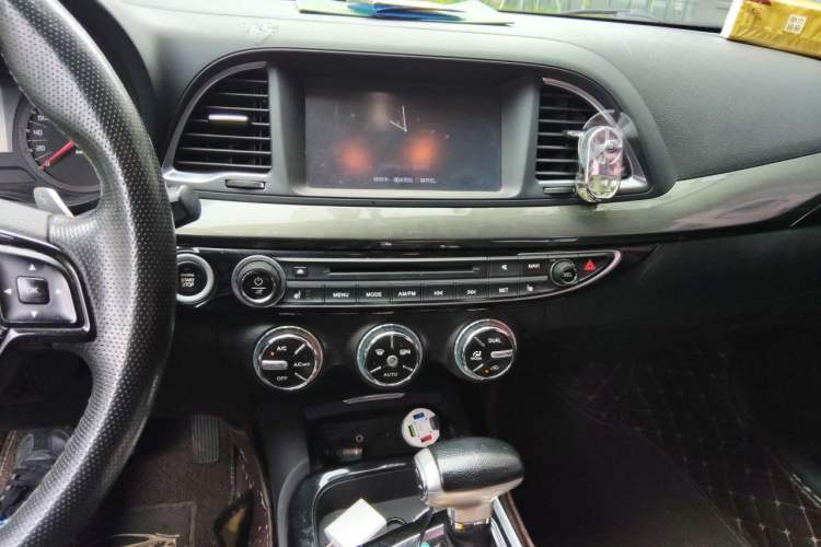 Used GAC Trumpchi GA6 2015 1.8T DCT Luxury Navigation Model Audio And AC Panel