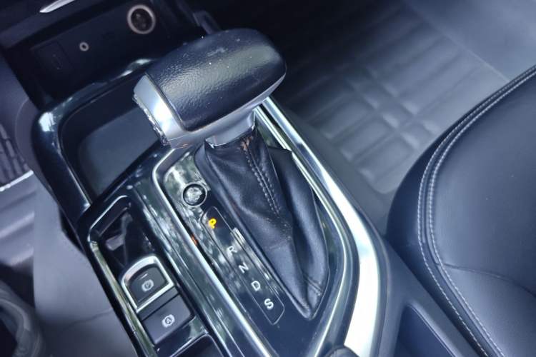 Used GAC Trumpchi GA6 2015 1.8T DCT Luxury Navigation Model Gear Lever