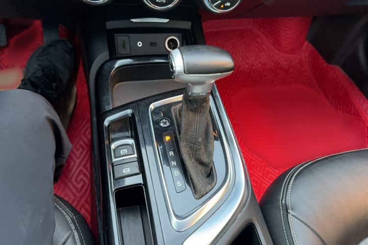 Used GAC Trumpchi GA6 2015 1.8T DCT Luxury Navigation Model Gear Lever