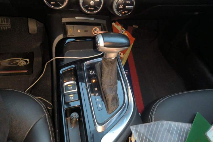 Used GAC Trumpchi GA6 2015 1.8T DCT Luxury Navigation Model Gear Lever