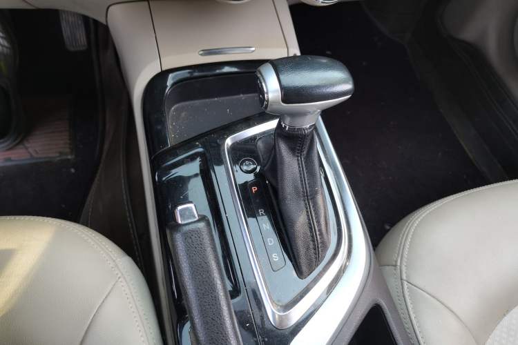 Used GAC Trumpchi GA6 2015 1.8T DCT Comfort Model Gear Lever